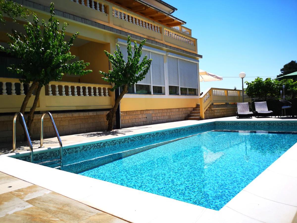 Apartments With A Swimming Pool Banjol, Rab - 11382 외부 사진