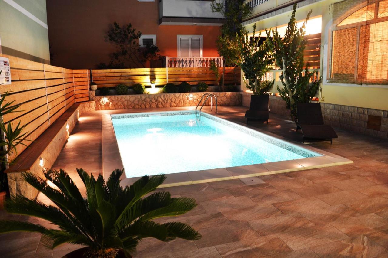 Apartments With A Swimming Pool Banjol, Rab - 11382 외부 사진