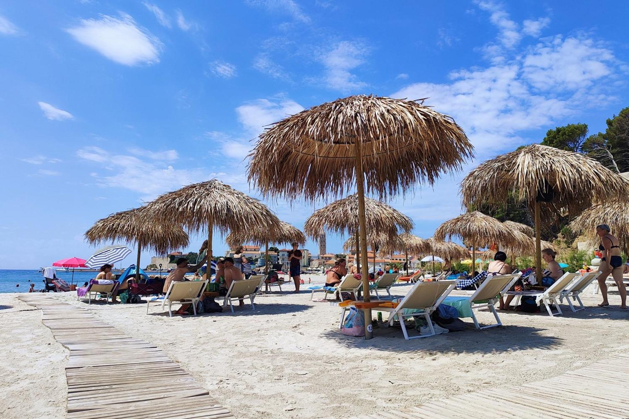Apartments With A Swimming Pool Banjol, Rab - 11382 외부 사진